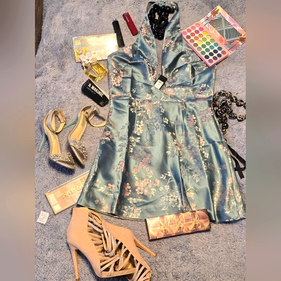 Beautiful aqua green dress with gold touch in flowers Size M & L - Picture 5 of 6